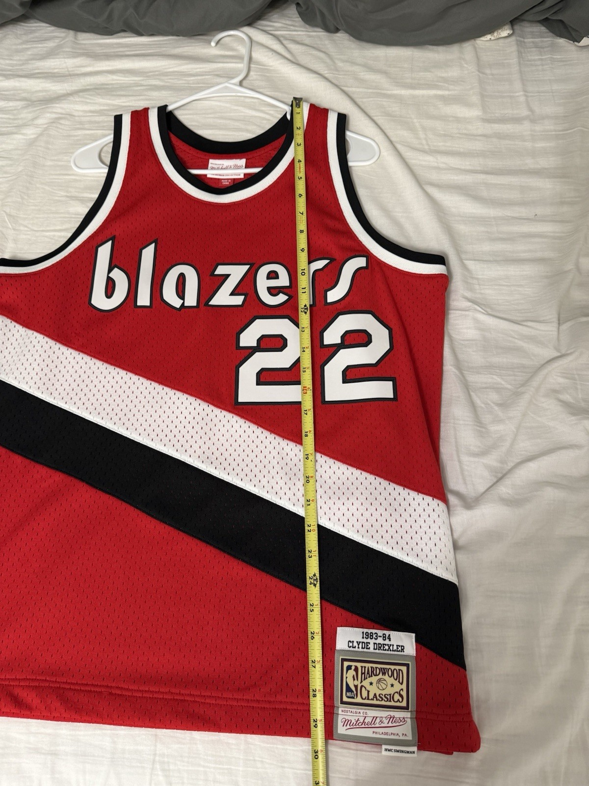 clyde drexler mitchell and ness jersey Size Large
