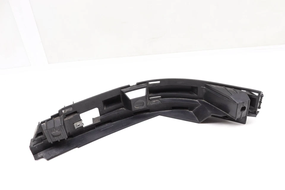 2005-2006 BMW 760I - REAR LEFT Bumper Mount Bracket 7123797 - Image 3 of 4