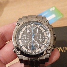Bulova Uhr mit Papire und Irginal verpackung orginal preis 750 euro.