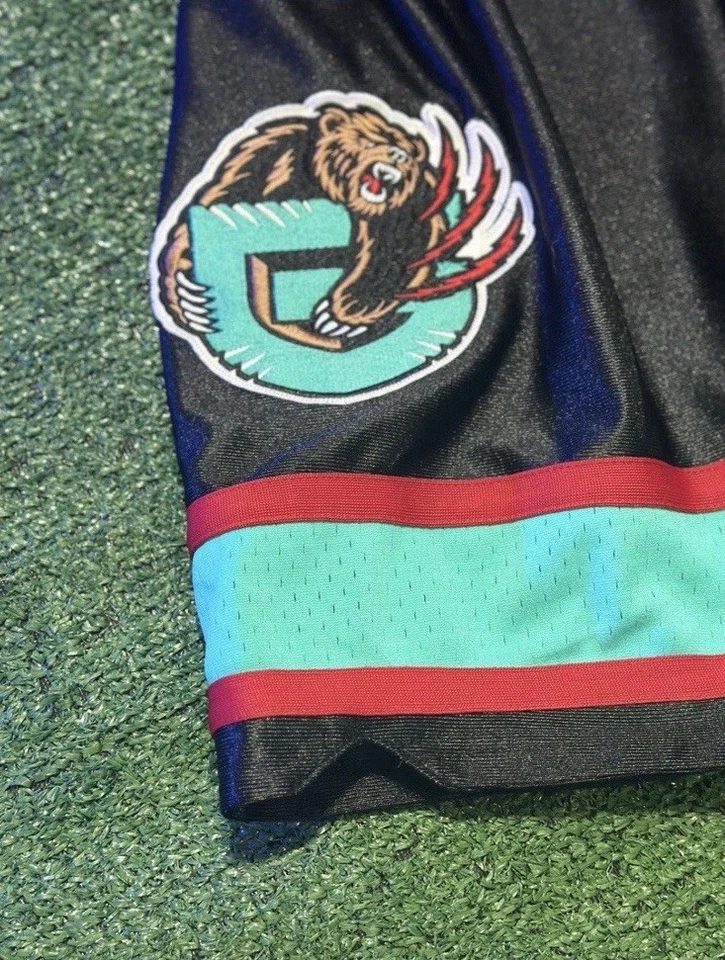 2001-2002 Memphis Grizzlies Mens Mitchell & Ness Authentic Game Shorts $125 - Image 4 of 4