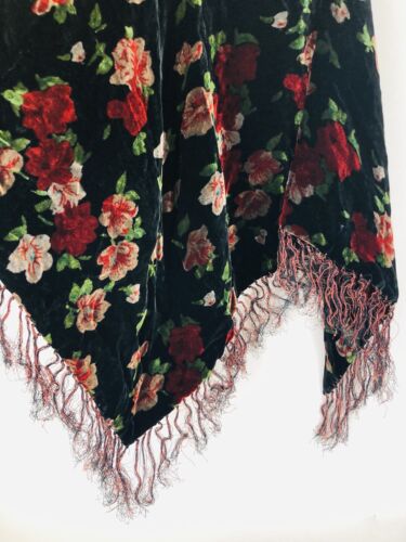 VTG Floral Velvet Shawl Wrap Spanish Gypsy Black Red Rose Fringe Boho Retro - Picture 3 of 6
