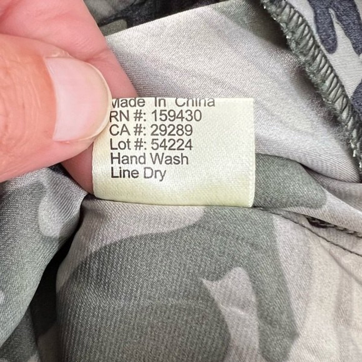 NWOT Elan Silky Camouflage Jogger Pleated Belted Trouser Casual