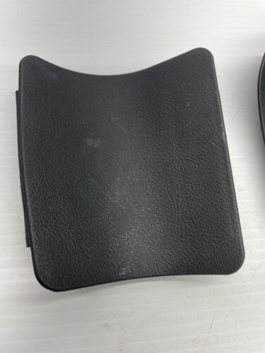 2003-2007 HONDA ACCORD SEDAN REAR LEFT & RIGHT TAIL LIGHT SCREW COVER TRIM OEM - Picture 3 of 5