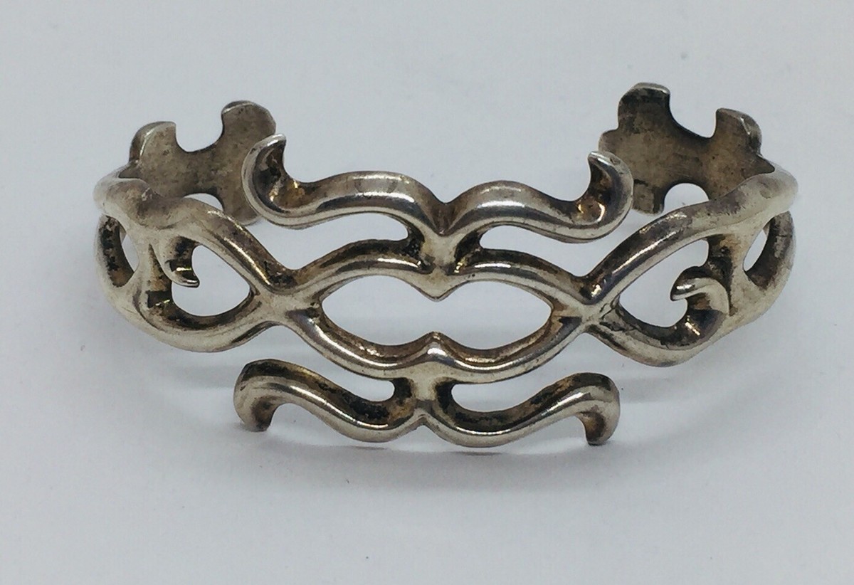 One Of The Most Unique Vintage Native American Navajo Sand Agate Sterling Silver Leaf Bracelet One Of The Most Unique Vintage Native American Navajo Sand Agate Sterling Silver Leaf Bracelet