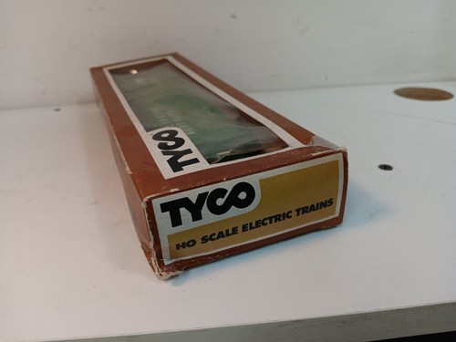 'HO' GAUGE, BURLINGTON NORTHERN Pulp Door Box Car 50' Tyco READ - Picture 15 of 15
