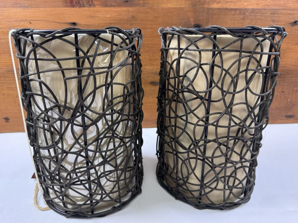 2- Cilindro envuelto en madera de mimbre colgante cortinas de luz 9" de alto Allen + Roth N234TX Foto 3 de 4