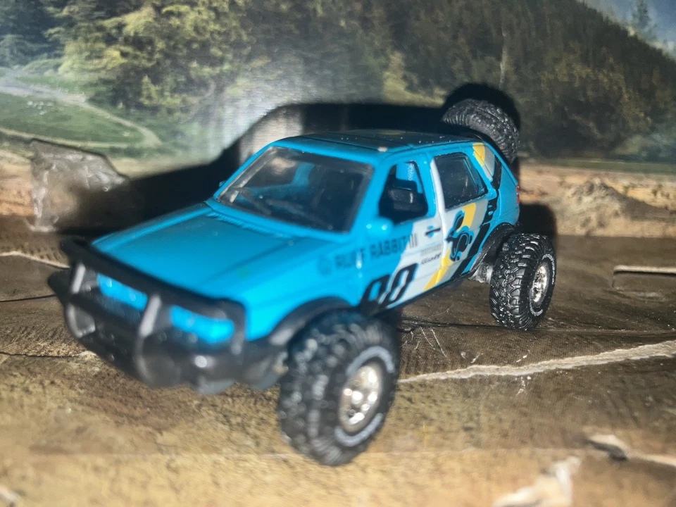 Caja de cerillas 1 de 90 VW.GOLF COUNTRY con neumáticos reales Goodyear Wrangler/neumático de repuesto Foto 3 de 4