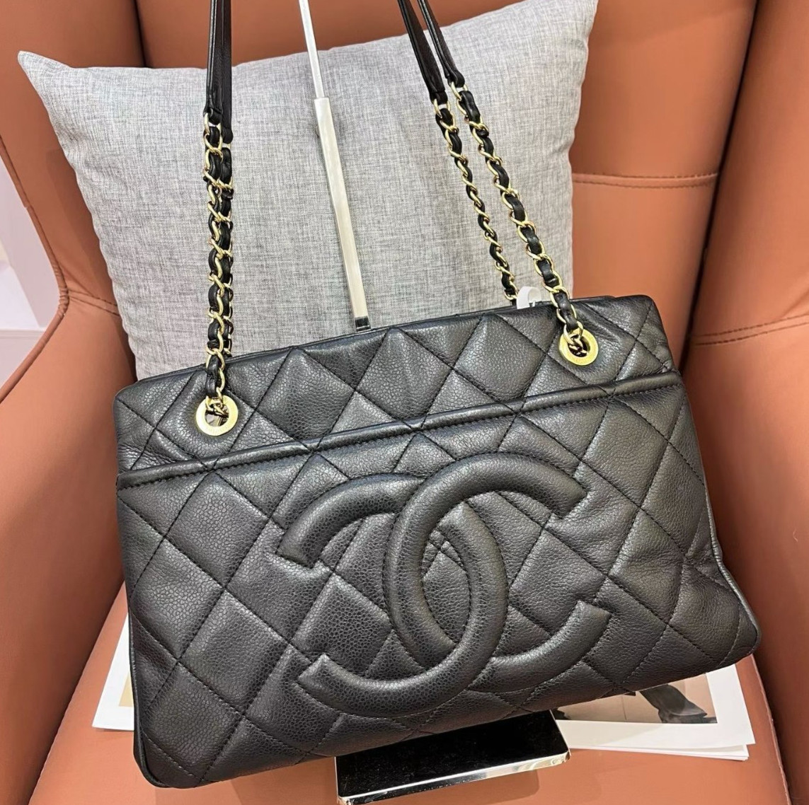 Chanel Diamond Tote Chain Shoulder Bag Black Gold Women Classic CC Logo