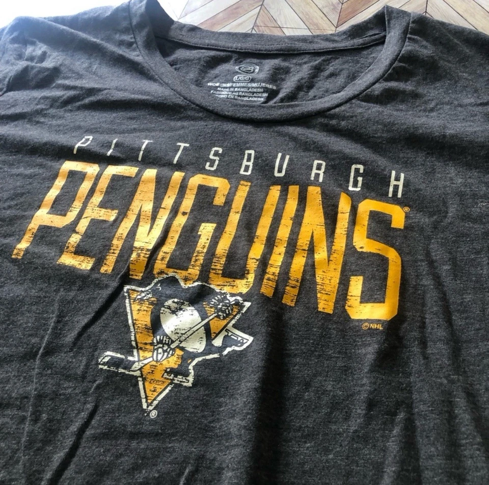 NHL Pittsburgh Penguins Official Crew Neck Women’s Short Sleeve Tee Size Large - Image 2 of 4