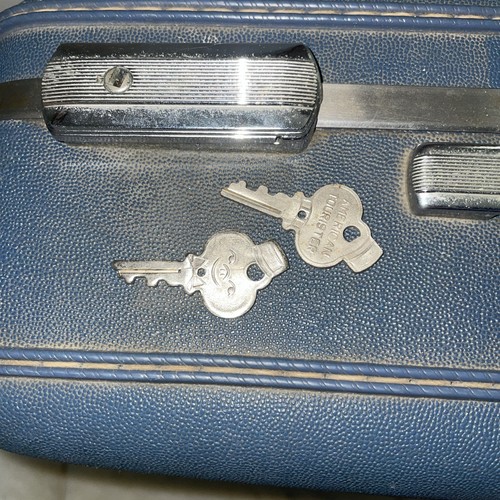 2 Set Vintage American Tourister “Tiara” Hard Shell Suitcase W Keys - Picture 10 of 10