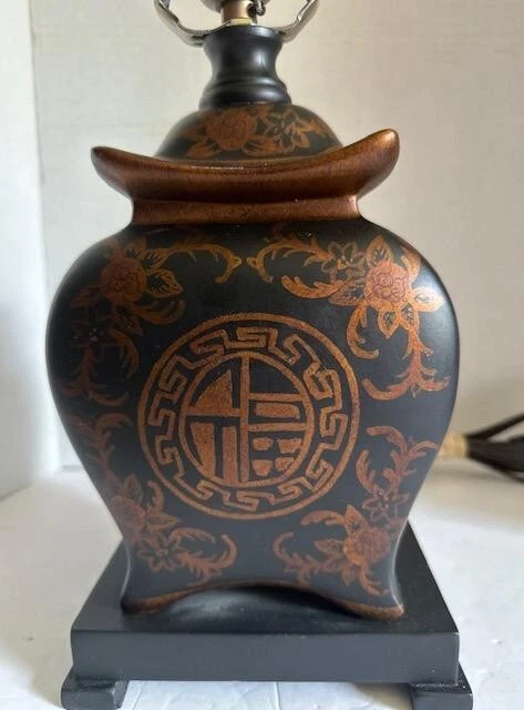 Lámpara de porcelana medallones negros y bronce de 13" Oriental Furniture Foto 2 de 4