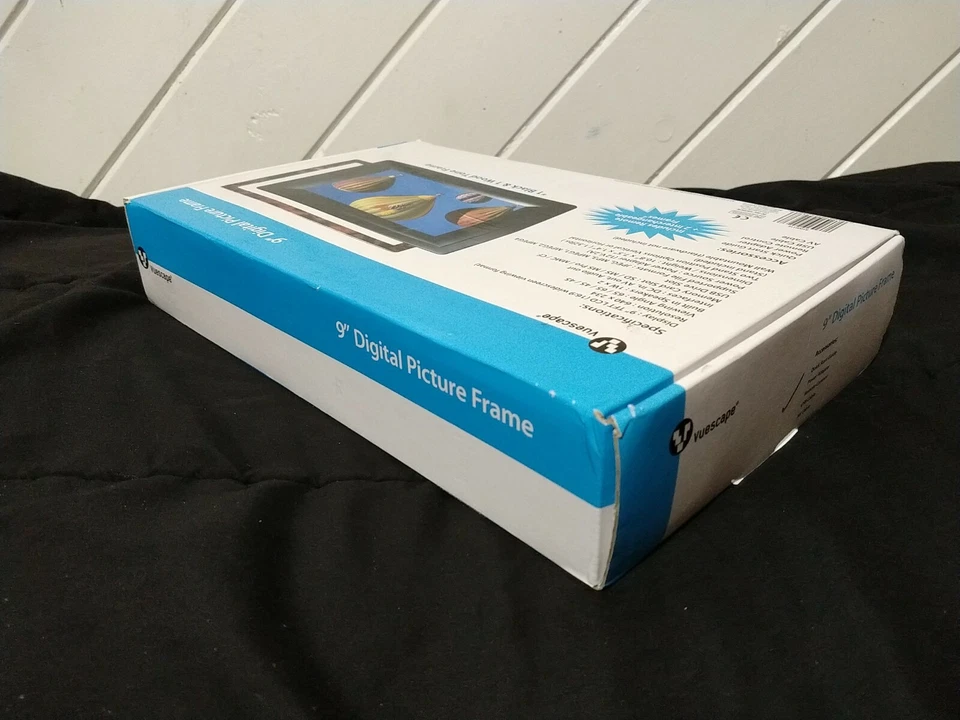Vuescape 9" 16x9 Digital Picture Frame. Wood or Black frame. Remote, AV out... - Image 4 of 4