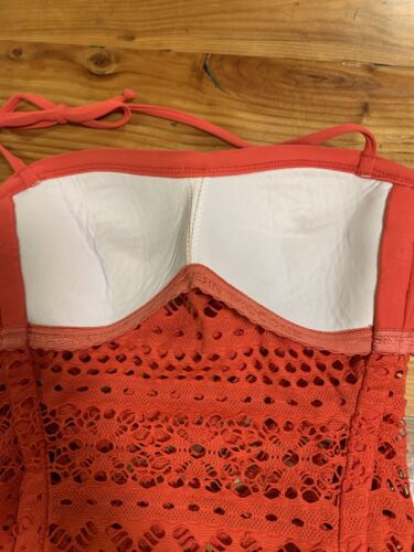 Traje de baño Robin Piccone Penélope superposición de ganchillo de una pieza 6 rojo coral - Imagen 3 de 5