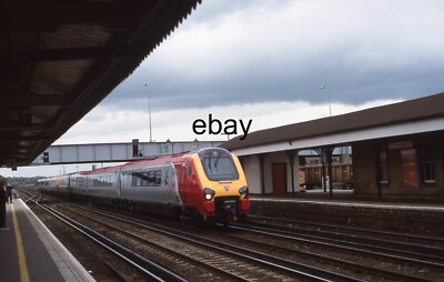 35mm Slide- Virgin Voyager Class 220. 220005 & 220028 @ Eastleigh