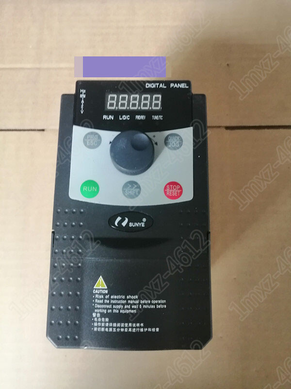 1 pieza Inversor usado CM510-A4TR75GB 380V 0,75KW