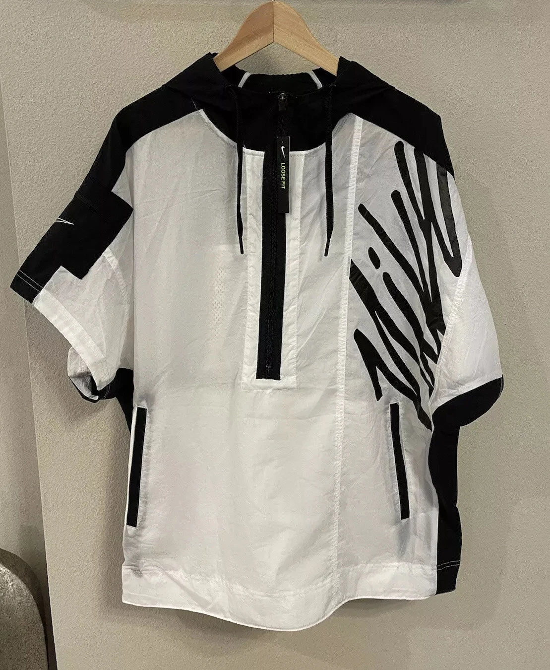 Nike Light Weight 1/2 Zip Short Sleeve Training Hoodie CJ4627-100 Size Large NWT
Opens in a new wind