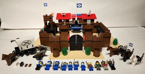 LEGO Western sets Fort Legoredo 6769 and weapons wagon 6716 100% complete