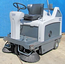 Advance Terra 5200B Ride On Floor Sweeper Cleaning Machine 24 VDC W/ Charger