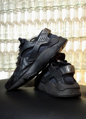 Nike Huarache Sneaker Low / Triple Black / Swoosh / Größe 42