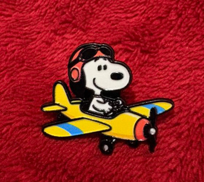 SNOOPY flying airplane enamel pin - Peanuts cartoon Joe Cool - FREE SHIPPING !!!