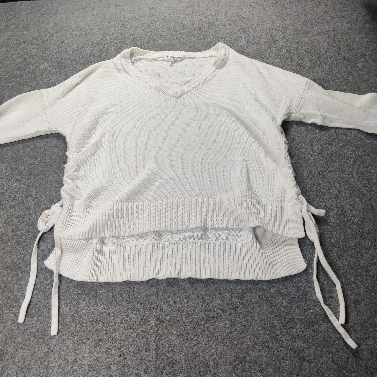 BCBGeneration Sweater Womens Medium Pullover V Ne… - image 3