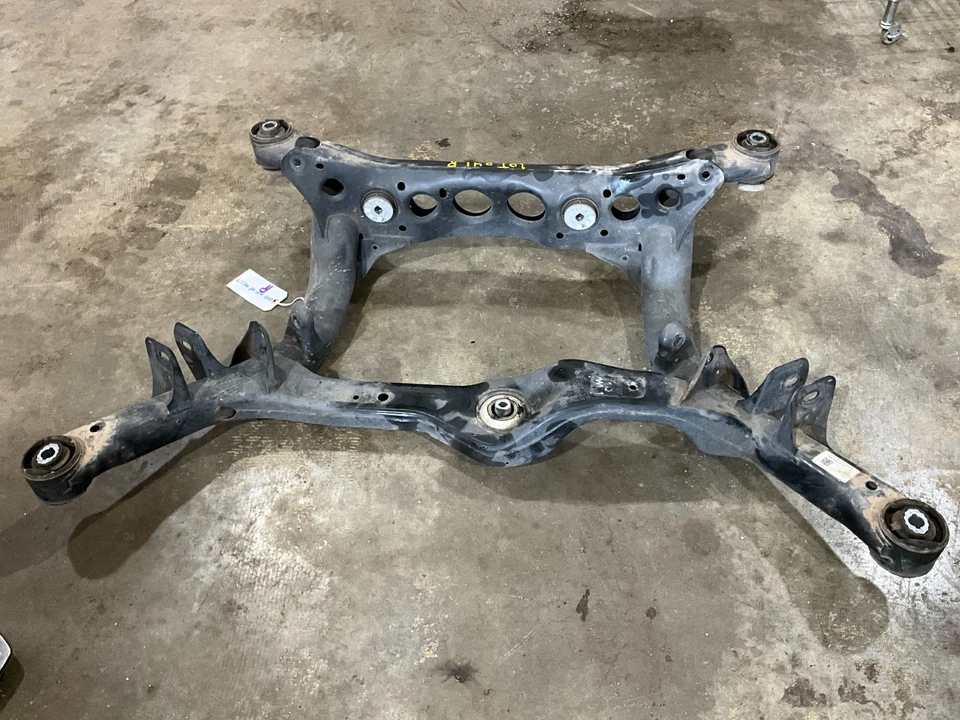 2009-2016 AUDI A4 REAR SUSPENSION SUBFRAME CROSSMEMBER CRADLE, OEM LOT041 Foto 4 de 4