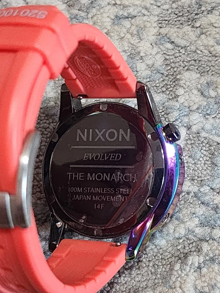 Reloj Nixon Mujer Monarca Cuarzo Gris Esfera Fecha Banda Naranja ¡RARO!! Foto 3 de 4