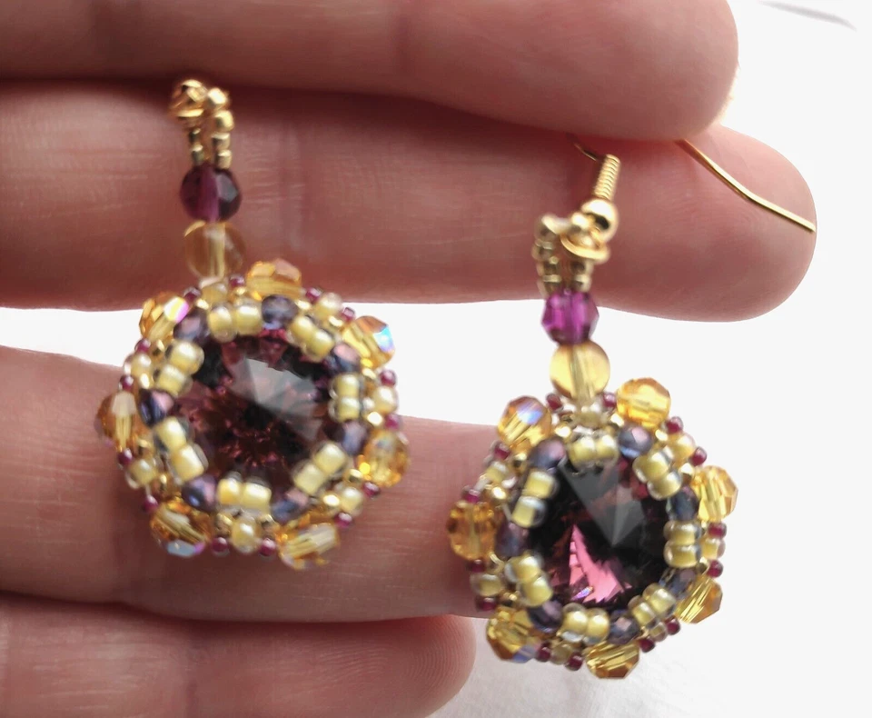 Ohrschmuck in Gelb-Violett mit 18 mm großen amethystfarbenen Rivoli, 1 Paar - Bild 4 von 4