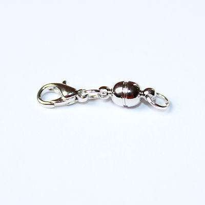 silber- oder goldfarbener Magnetverschluss mit Karabiner Breite ca. 5 mm