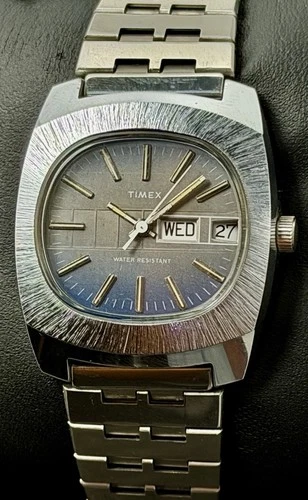 Vtg New 1979 TIMEX Calendar Men’s 40mm Mechanical Watch Steel Case Bracelet Blue