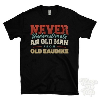 NIEMALS UNTERSCHÄTZEN SIE EINEN ALTEN MANN AUS DEM ALTEN AUDIKE T-SHIRT Weihnachtsgeschenk Sutton Bridge
