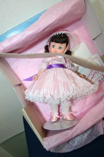 Madame Alexander Beautiful 8" Little Miss #489 1993 Mint in Box With Stand - Bild 3 von 4