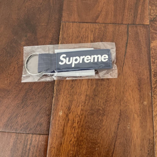 Porte clés Supreme Ripstop bleu marine OS SS24 neuf avec étiquette !