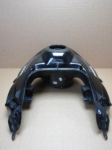Triumph Tiger 800 2011 petrol fuel tank (14638) - Picture 6 of 17