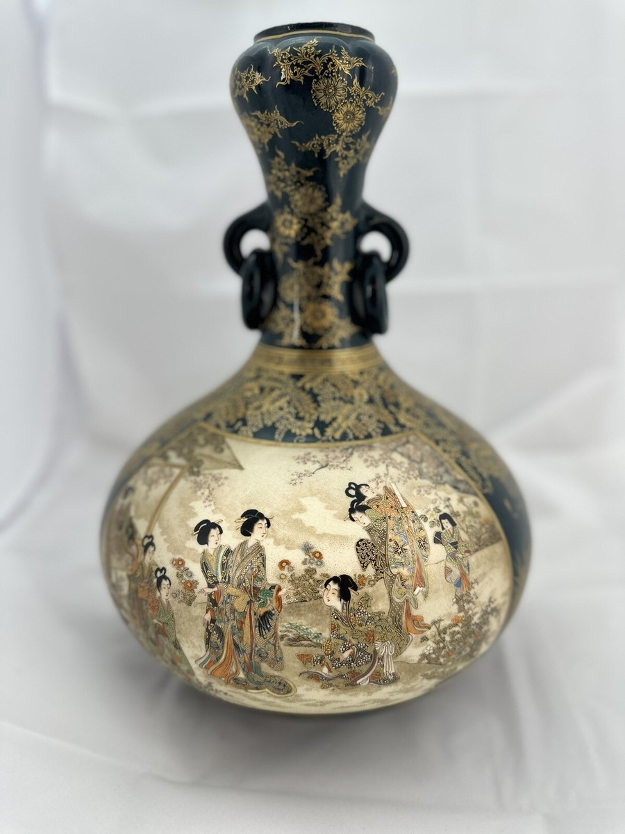 Satsuma Porcelain Vase Meiji Period Stamped 錦光山造