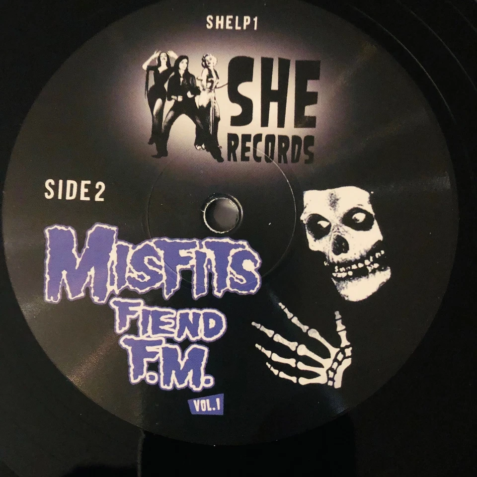 MISFITS-Fiend F.M. Vol 1 LP (MINT) - Photo 4/4