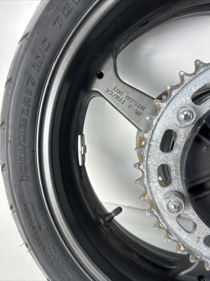 Llanta trasera Honda CBR600RR CBR 600RR 2007-2012 negra recta *doblada agrietada* Foto 3 de 4