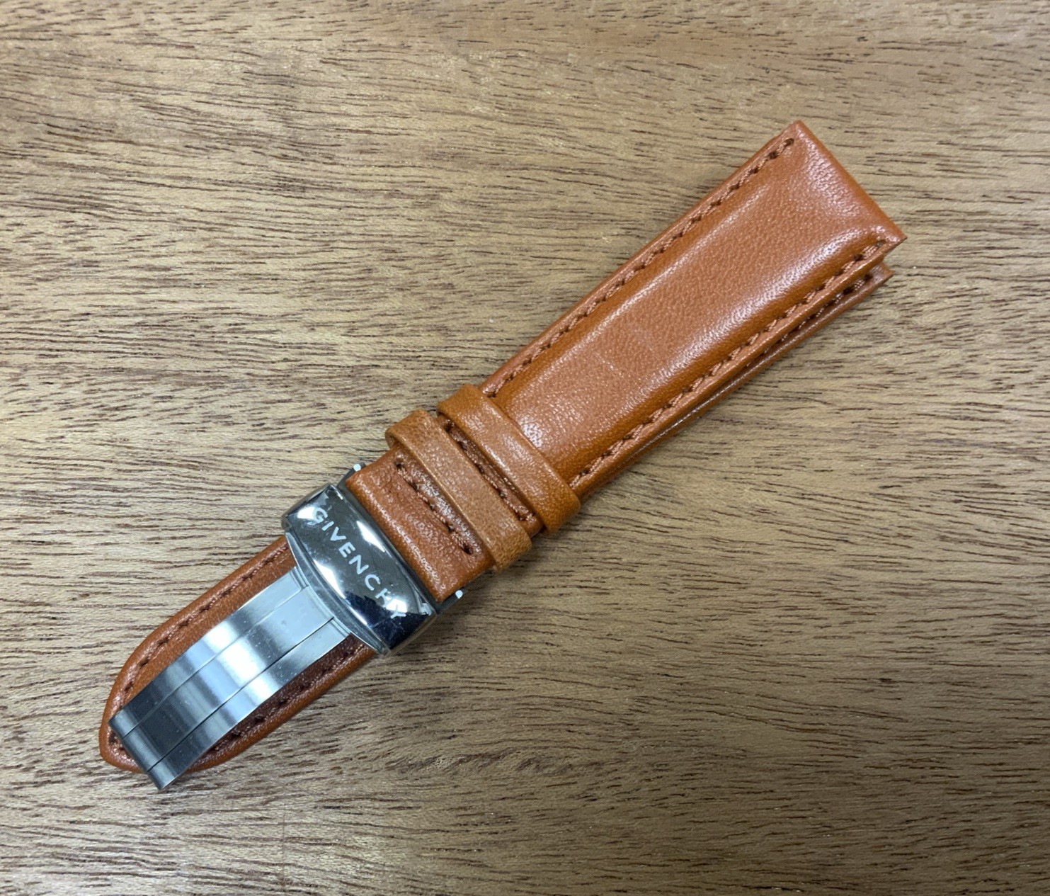 Bracelet montre Givenchy 20mm en cuir pour remplacer un bracelet usé