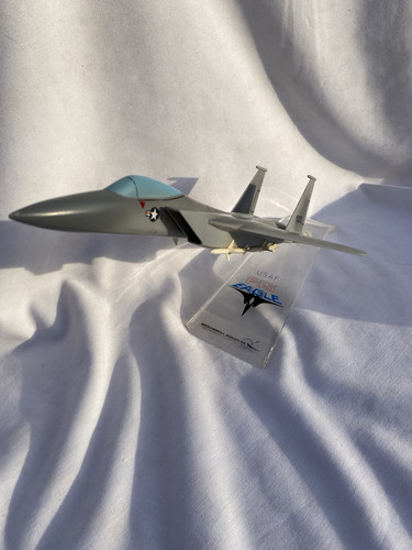 F-15 Eagle Jet Fighter McDonnell Douglas Vintage Tischmodell auf Plexi Ständer - Bild 1 von 8