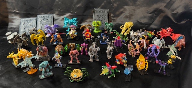 YU-GI-OH! Kazuki Takahashi Mini Figures 1996 Action Figure Lot of 45 w/ 4 Cards