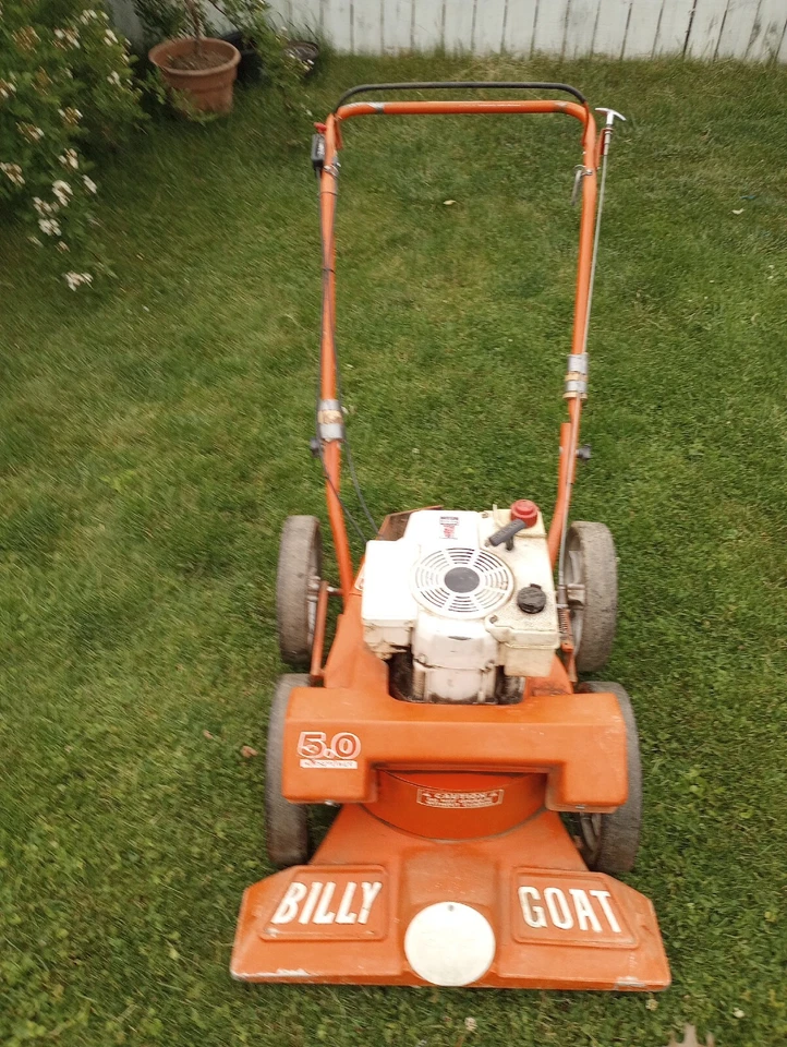 Billy Goat KD50SP-T Orange Series EE. UU. Aspiradora autopropulsada de hojas/escombros para exteriores Foto 3 de 4