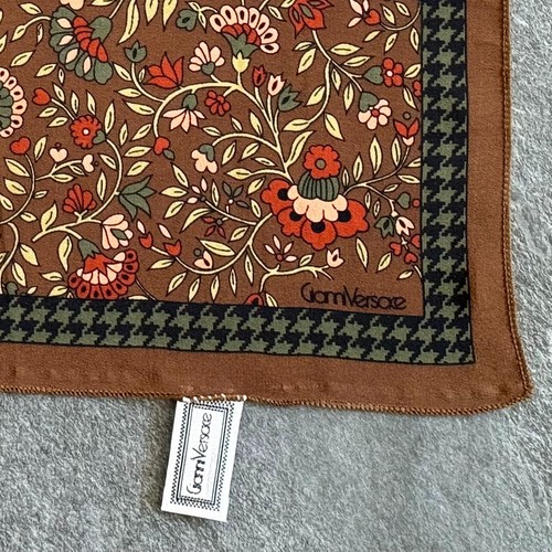 GIANNI VERSACE 80's brown silk pocket square handkerchief Floral print size 12" - Picture 2 of 18