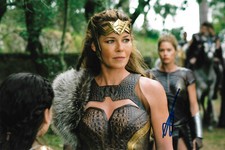 Connie Nielsen "Wonder Woman" Autogramm signed 20x30 cm Bild