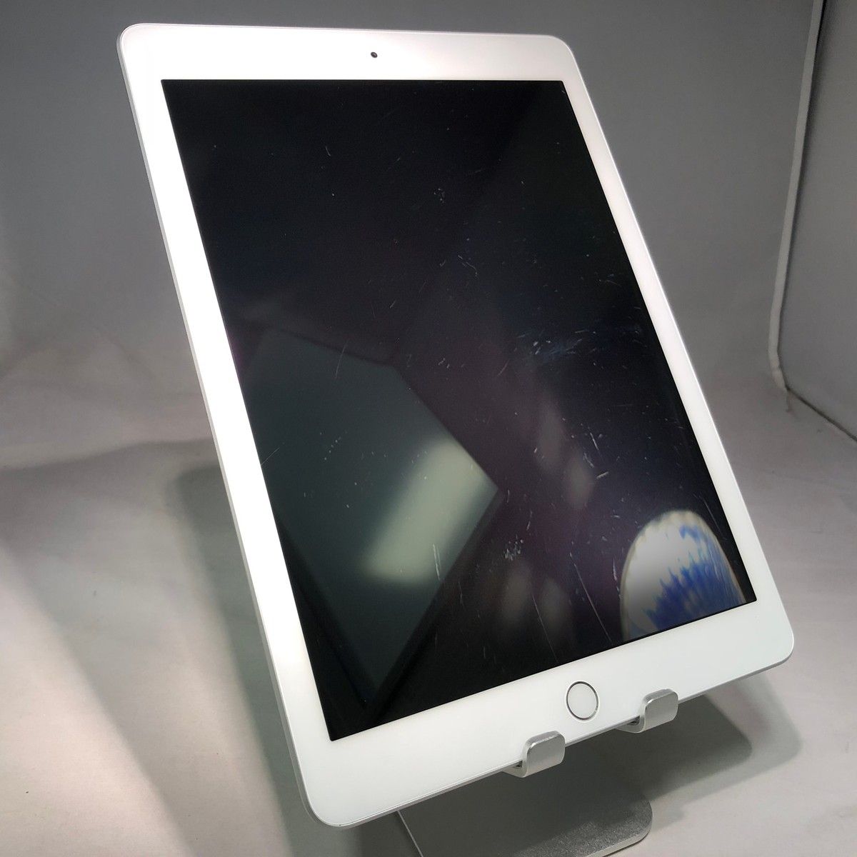 iPad本体 #5 iPad 6th Wi-Fi 32GB Silver Apple iPad 6th Generation 32GB Silver WiFi Good Condition