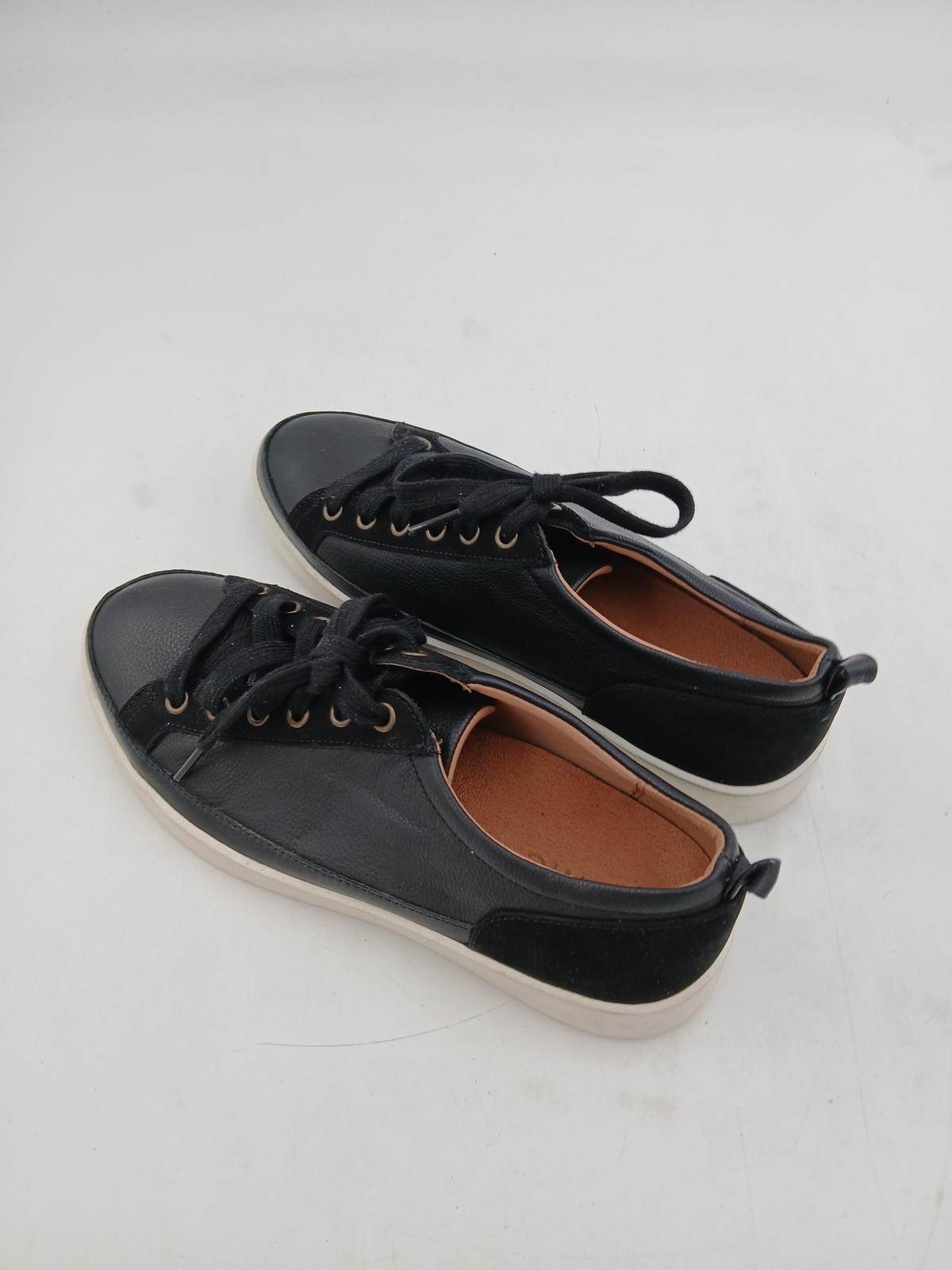 Comfort Walking Shoes Womens Size 9 Wide Black Low Top Lace Up Sneakers Winny-image