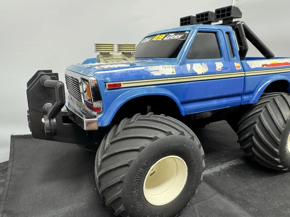 Radio Shack Off Roader Dash 49 Azul 4x4 Camión R/C Coche De Colección Sin Control Remoto Foto 2 de 4