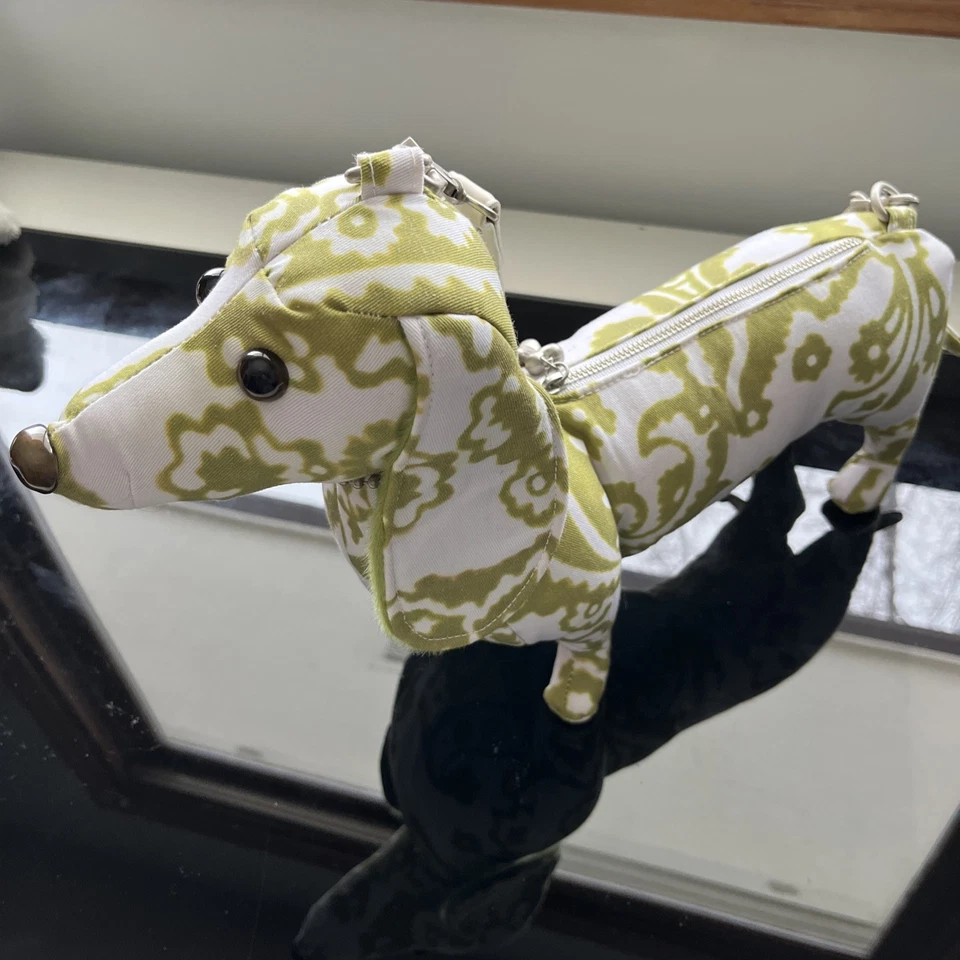 Monedero o monedero Fuzzy Nation Dachshund colección "Love on a Leash". Foto 3 de 4