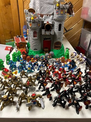 FISHER PRICE GREAT ADVENTURES CASTLE LOADED TO THE TOP W KNIGHTS  ACCESSORIES