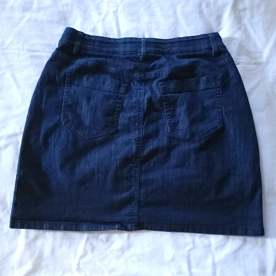 Falda vaquera informal Croft Barrow 10 calce clásico azul lavado oscuro Foto 2 de 4