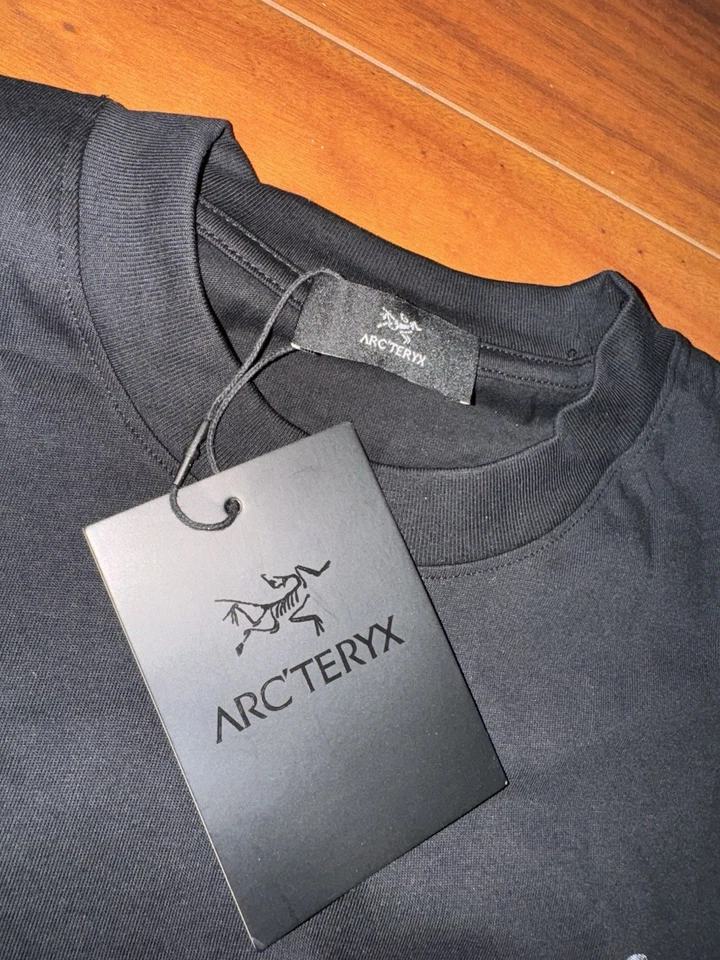 Camisa negra Arc'teryx para hombre camiseta pequeña logotipo grande Foto 2 de 3